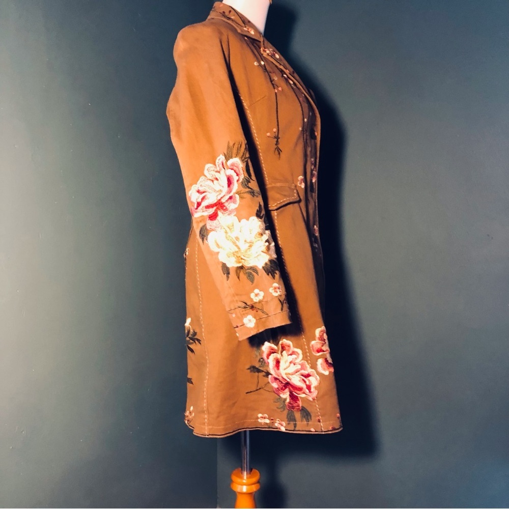 Vintage rare , Embroidered trenchcoat by the pyramid collection - Picture 5 of 8